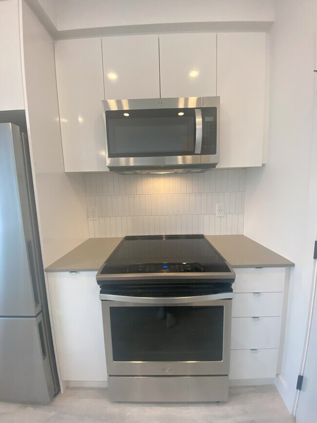 32838 Landeau Pl in Abbotsford, BC - Building Photo - Building Photo