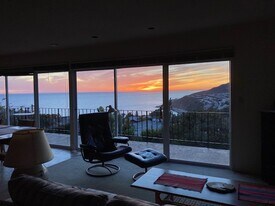 237 Notteargenta Rd in Pacific Palisades, CA - Building Photo