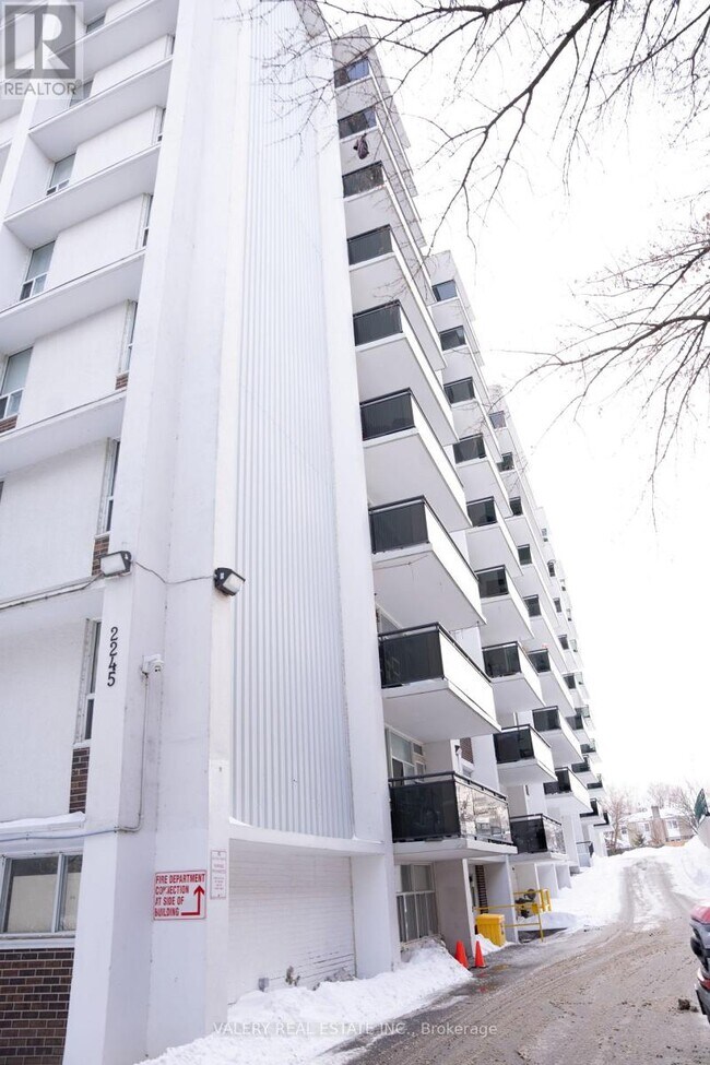 2245 Eglinton Ave E in Toronto, ON - Building Photo - Building Photo