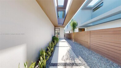 3454 Day Ave in Miami, FL - Building Photo - Building Photo