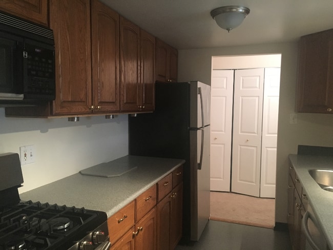 310 Drummers Ln in Wayne, PA - Building Photo - Building Photo