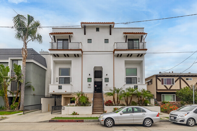 Toluca Luxury Villas in North Hollywood, CA - Foto de edificio - Building Photo