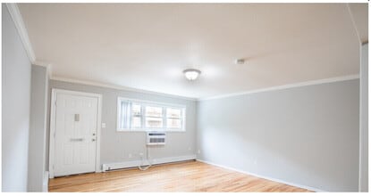 Maple Crest Apartments at Dix Hills in Deer Park, NY - Building Photo - Building Photo