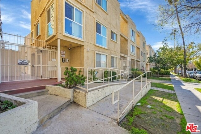 property at 108 W Maple St