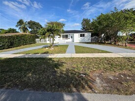 701 NE 170th St in North Miami Beach, FL - Building Photo