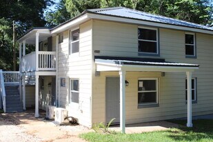 4393 Florence Dr in Marianna, FL - Building Photo