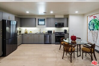 118 Orlando Ave in Los Angeles, CA - Building Photo - Building Photo