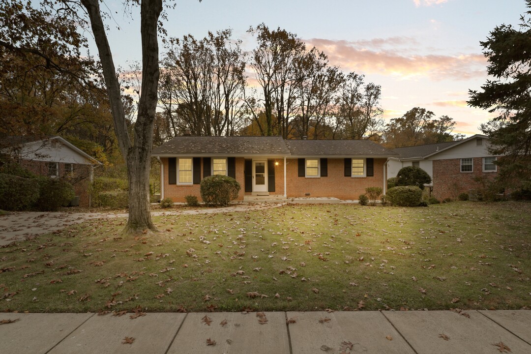 10015 Blue Coat Dr in Fairfax, VA - Foto de edificio