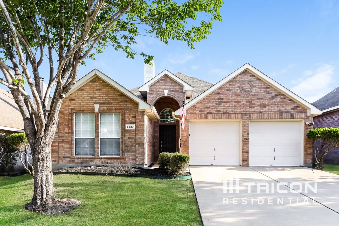 5337 Warm Springs Trail in Fort Worth, TX - Building Photo