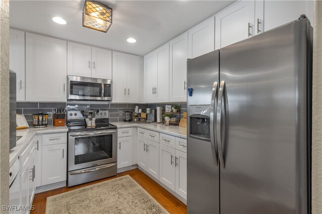 property at 5406 Chiquita Blvd S
