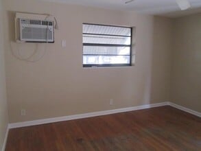498 W Drew St, Unit A in Lantana, FL - Foto de edificio - Building Photo