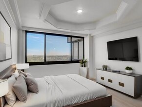 49 Briar Hollow Ln in Houston, TX - Foto de edificio - Building Photo