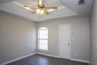 Shary Landing Apartments in McAllen, TX - Foto de edificio - Building Photo