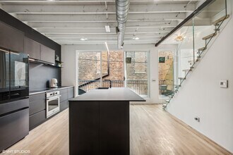 2156 W Hubbard St in Chicago, IL - Building Photo - Building Photo
