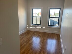 212 Dorchester St, Unit 2 in Boston, MA - Foto de edificio - Building Photo
