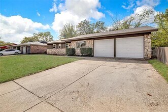 909 Kelley Dr in Everman, TX - Building Photo - Building Photo