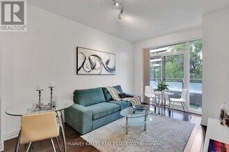 17 Ruddington Dr in Toronto, ON - Building Photo - Building Photo