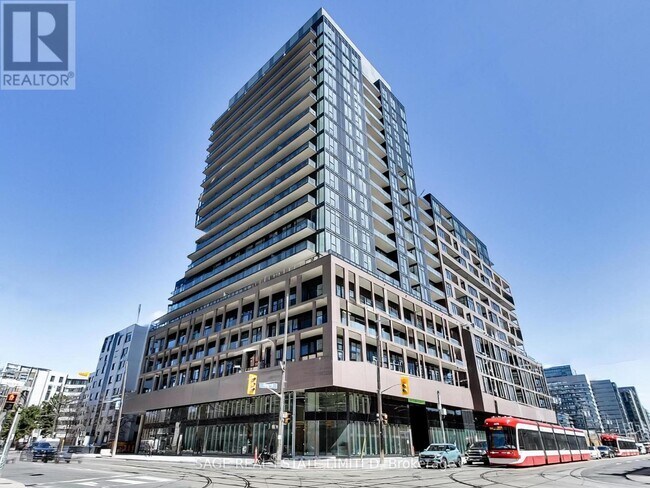 285-285 Dufferin St in Toronto, ON - Building Photo - Building Photo