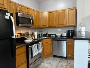 1050 Commonwealth Ave in Boston, MA - Foto de edificio - Building Photo