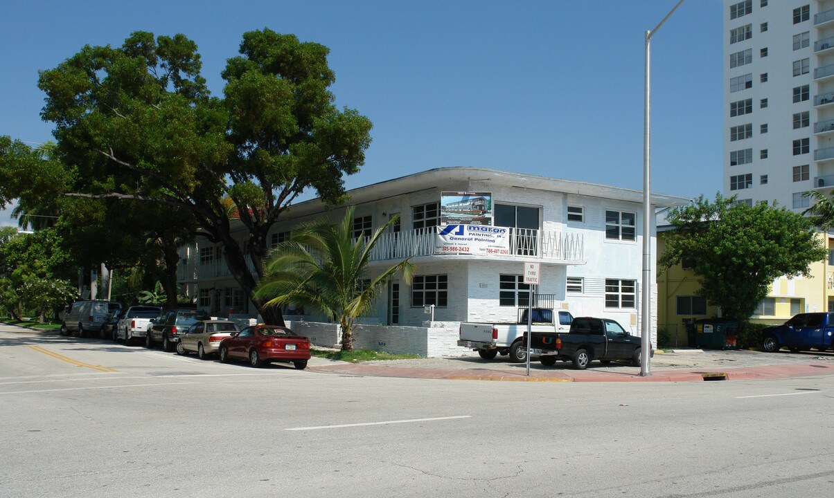 1800 Meridian Ave in Miami Beach, FL - Building Photo