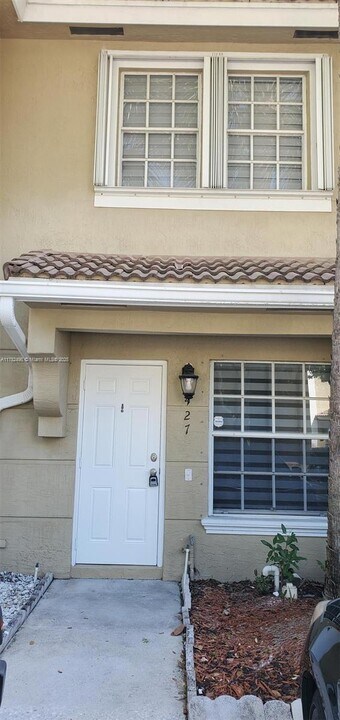 427 SW 122nd Ave in Pembroke Pines, FL - Building Photo