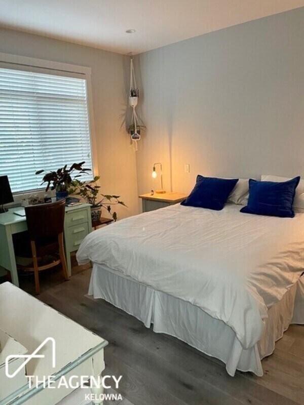 1009 Stockwell Ave in Kelowna, BC - Building Photo - Building Photo
