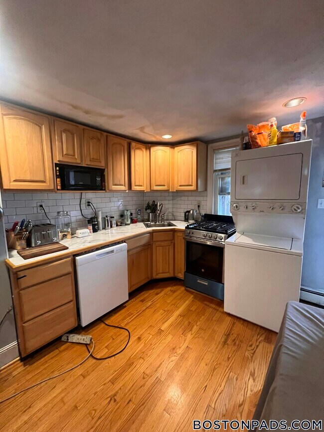 319 Bennington St in Boston, MA - Building Photo - Building Photo