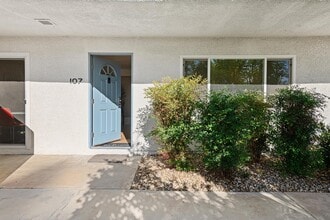 1950 S Palm Canyon Dr in Palm Springs, CA - Foto de edificio - Building Photo