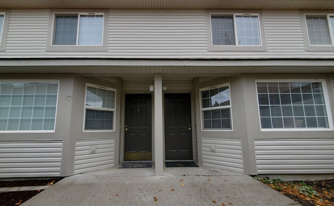 209 E 18th Ave in Ellensburg, WA - Foto de edificio