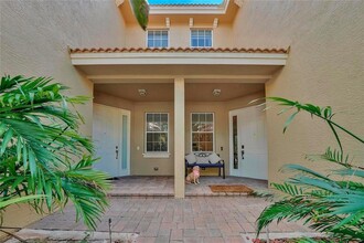 5010 Dulce Ct in Palm Beach Gardens, FL - Building Photo - Building Photo