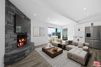 25154 Malibu Rd in Malibu, CA - Building Photo - Building Photo