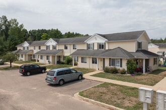 Berry Bush Village in Bangor, MI - Foto de edificio - Building Photo