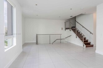 9115 NW 33rd St in Doral, FL - Building Photo - Building Photo