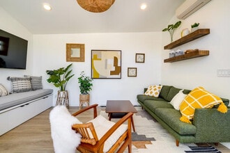 510 Iris St in Redwood City, CA - Foto de edificio - Building Photo
