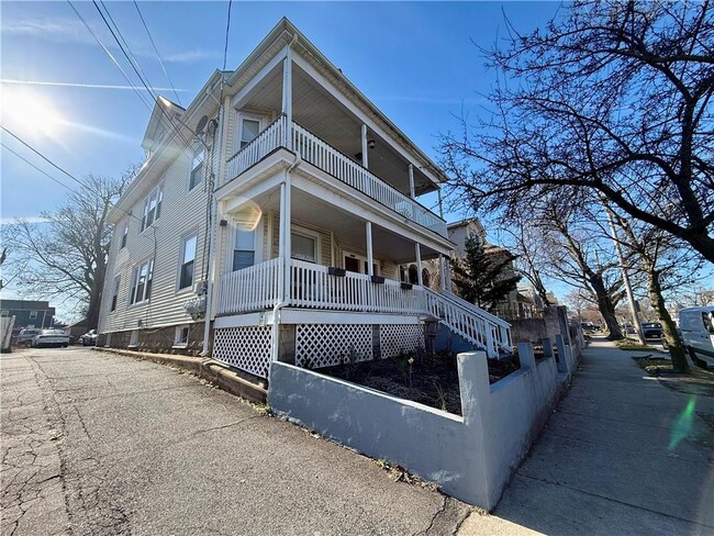 1003-1003 Narragansett Blvd in Providence, RI - Building Photo - Building Photo