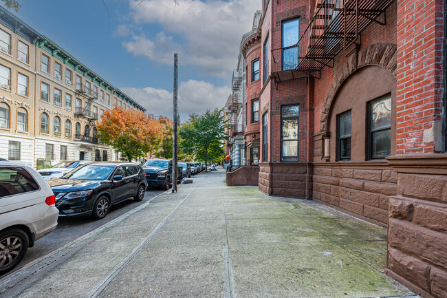 32 Macdonough St in Brooklyn, NY - Building Photo - Building Photo