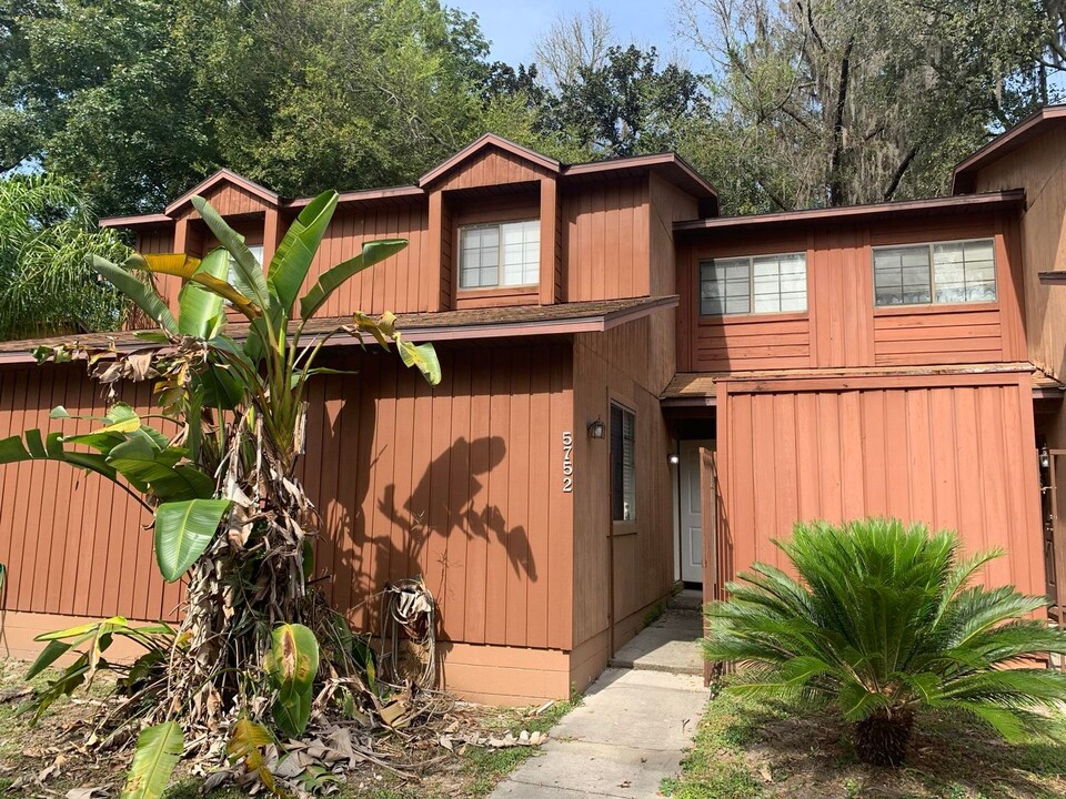 5752 SW 8th Pl in Gainesville, FL - Building Photo