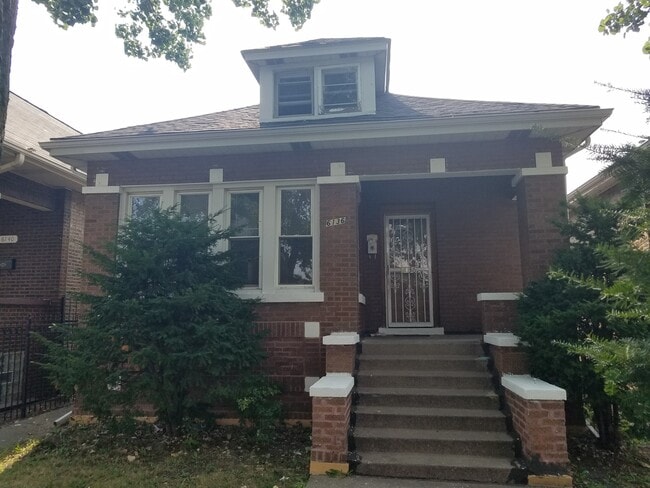 property at 6136 S Richmond St