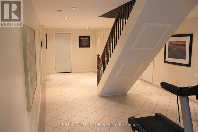 768 Foxcroft Blvd in Newmarket, ON - Building Photo - Building Photo