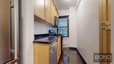 141 E 56th St in New York, NY - Building Photo - Building Photo