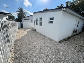 1245 NW 28th St in Miami, FL - Building Photo - Building Photo