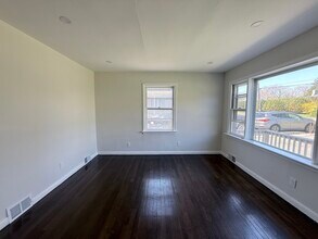 26 Orchard Ave in Pennington, NJ - Building Photo - Building Photo