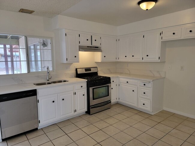 37829 27th St E in Palmdale, CA - Building Photo - Building Photo
