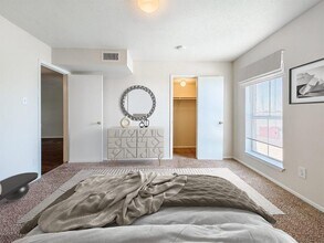 4400 W Airport Blvd in Houston, TX - Building Photo - Building Photo