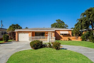 7619 Kismet St in Miramar, FL - Building Photo