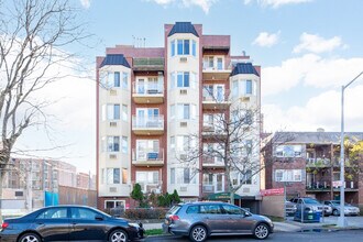 14022-14024 31st Dr in Flushing, NY - Foto de edificio - Building Photo