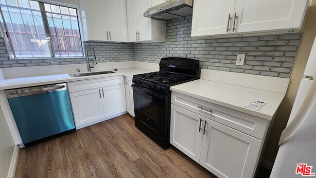 4732 Elmwood Ave in Los Angeles, CA - Building Photo - Building Photo