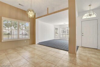 5513 Lochmor Ave in Las Vegas, NV - Building Photo - Building Photo