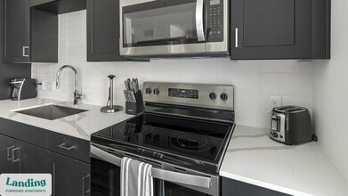 91 Jensen Dr in Houston, TX - Building Photo - Building Photo
