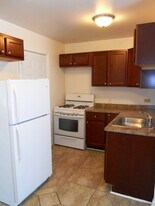 613 Washington St, Unit 3 in Waukegan, IL - Building Photo